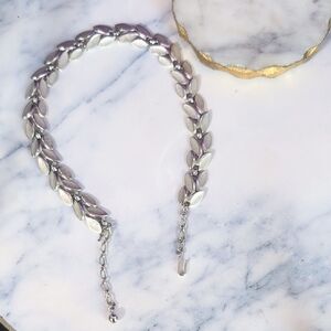 VINTAGE 1960'S ERA CROWN TRIFARI Silver Leaf Necklace